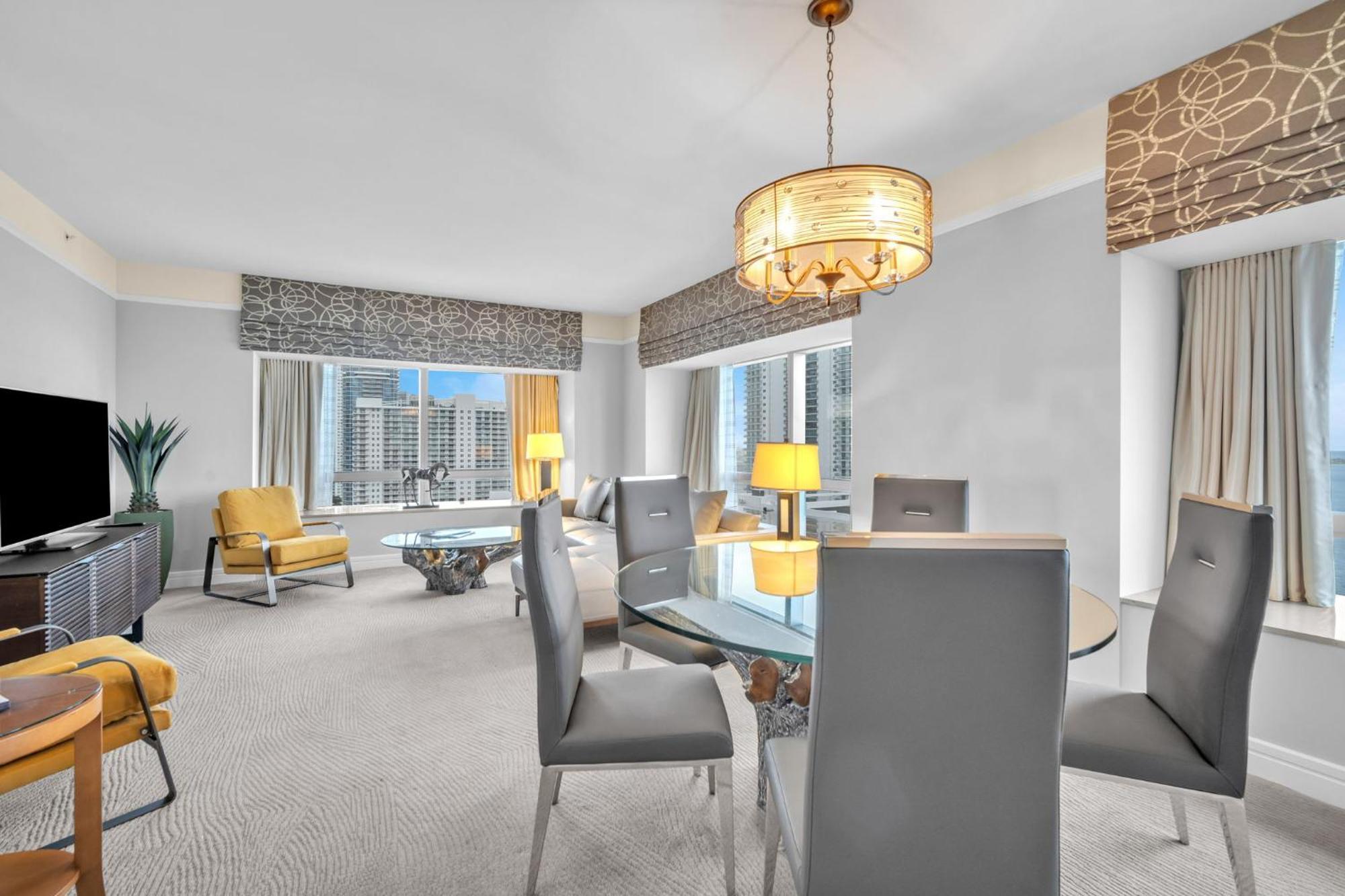 Spacious 2 Bedroom 2 Bath & Studio Suites In The Four Seasons Hotel Miami High Floors ภายนอก รูปภาพ